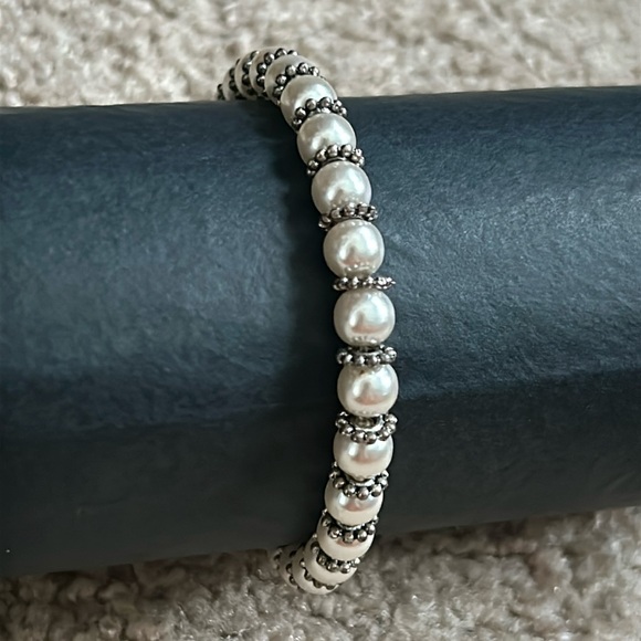 Women’s vintage pearl/silver tone dainty beaded bracelet one size stretches‎ - Picture 1 of 7